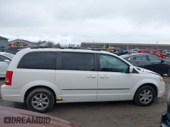 2010 Chrysler Town & Country Touring with VIN 2A4RR5D19AR441155, listed as a IAAI auction lot 41848553 with 197,088 mi miles. Bid and sale history available at carsss.com. Image 13.