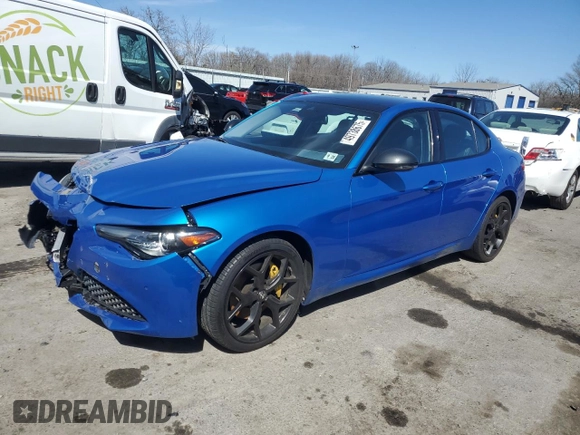 2020 Alfa Romeo Giulia Ti z VIN ZARFANBN0L7633662, wystawiony jako Copart lot #49738675 z przebiegiem 37 698 mil mil oraz Szkody całkowita. Historia ofert i sprzedaży dostępna na DreamBid. Obrazek 1.