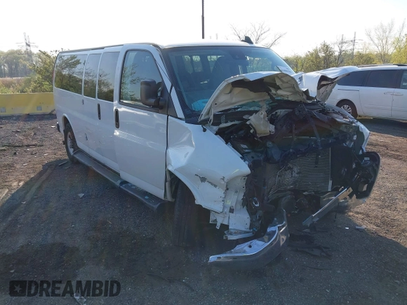 2020 Chevrolet Express Passenger LT z VIN 1GAZGPFG3L1177956, wystawiony jako IAAI lot #42084384 z przebiegiem 76 879 mil mil oraz . Historia ofert i sprzedaży dostępna na DreamBid. Obrazek 1.