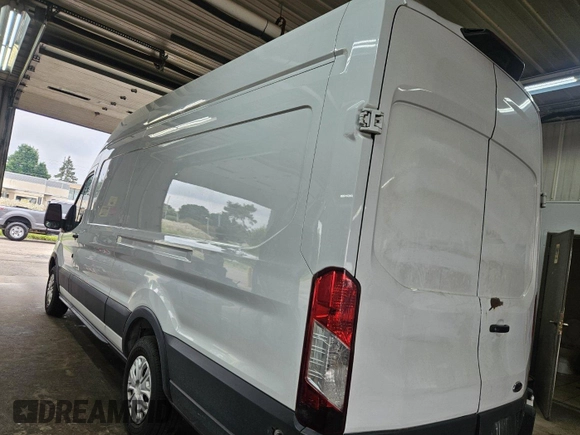 2018 Ford Transit с VIN 1FTYR3XM8JKB31055, выставлен на аукционе IAAI как лот 42791422 с пробегом 130 835 миль миль и . История ставок и продаж доступна на DreamBid. Изображение 26.