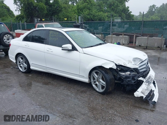 2013 Mercedes-Benz C 300 Sport с VIN WDDGF8AB7DR276047, выставлен на аукционе IAAI как лот 42511628 с пробегом 113 694 миль миль и . История ставок и продаж доступна на DreamBid. Изображение 1.