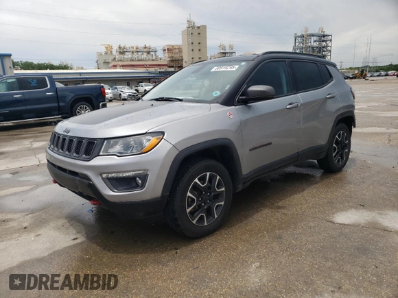2020 Jeep Compass Trailhawk z VIN 3C4NJDDB7LT171728, wystawiony jako Copart lot #60919295 z przebiegiem 81 826 mil mil oraz Szkoda całkowita • Salvage title. Historia ofert i sprzedaży dostępna na DreamBid. Obrazek 1.