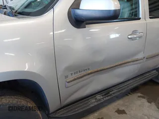 2007 Chevrolet Tahoe LT z VIN 1GNFK13077R224756, wystawiony jako IAAI lot #42620527 z przebiegiem Nie podano mil oraz . Historia ofert i sprzedaży dostępna na DreamBid. Obrazek 6.