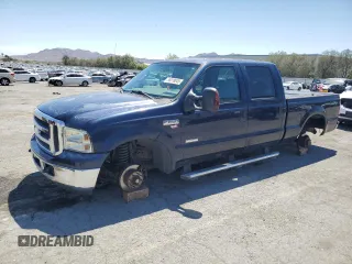 2005 Ford F-250 XL z VIN 1FTSW20P15EA64980, wystawiony jako Copart lot #55518045 z przebiegiem 111 672 mil mil oraz Szkody całkowita. Historia ofert i sprzedaży dostępna na DreamBid. Obrazek 1.