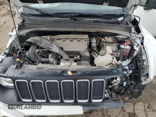 2022 Jeep Renegade Latitude with VIN ZACNJDB10NPN90182, listed as a Copart auction lot 60963885 with 25,884 mi miles and Salvage title. Bid and sale history available at DreamBid. Image 12.