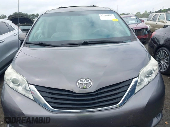 2014 Toyota Sienna LE AAS with VIN 5TDKK3DC3ES506466, listed as a IAAI auction lot 41908023 with 118,297 mi miles and . Bid and sale history available at carsss.com. Image 12.