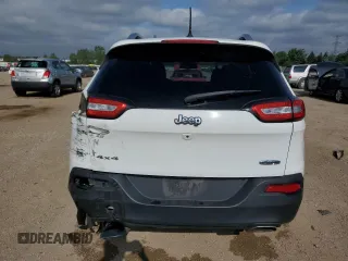 2017 Jeep Cherokee Latitude z VIN 1C4PJMCS6HW571419, wystawiony jako Copart lot #62496135 z przebiegiem 150 691 mil mil oraz Szkoda całkowita • Salvage title. Historia ofert i sprzedaży dostępna na DreamBid. Obrazek 6.