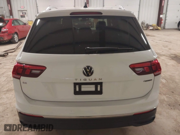 2024 Volkswagen Tiguan SE with VIN 3VVMB7AX6RM135219, listed as a IAAI auction lot 42311133 with 7,885 mi miles and . Bid and sale history available at DreamBid. Image 16.