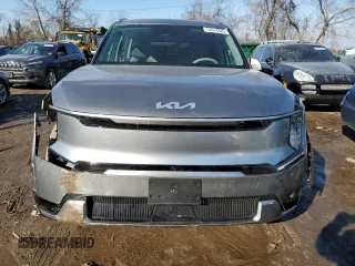 2024 Kia EV9 Land with VIN KNDADFS51R6034933, listed as a Copart auction lot 42674845 with 4,270 mi miles and Salvage Title. Bid and sale history available at carsss.com. Image 5.