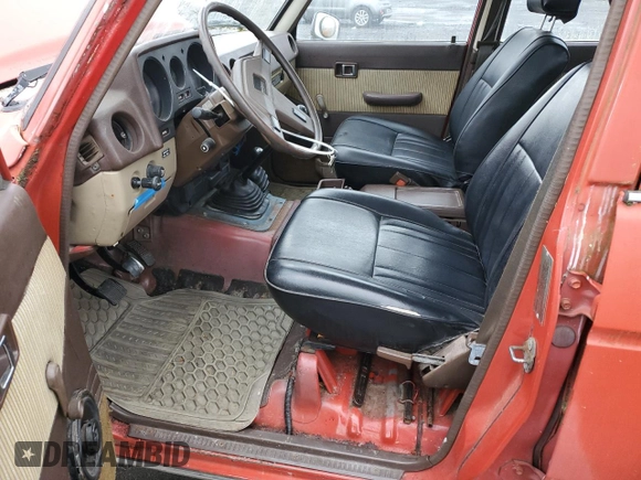 1984 Toyota Land Cruiser z VIN JT3FJ60G7E1114123, wystawiony jako Copart lot #82696534 z przebiegiem 217 999 mil mil oraz Czysty tytuł • Clean title. Historia ofert i sprzedaży dostępna na DreamBid. Obrazek 7.