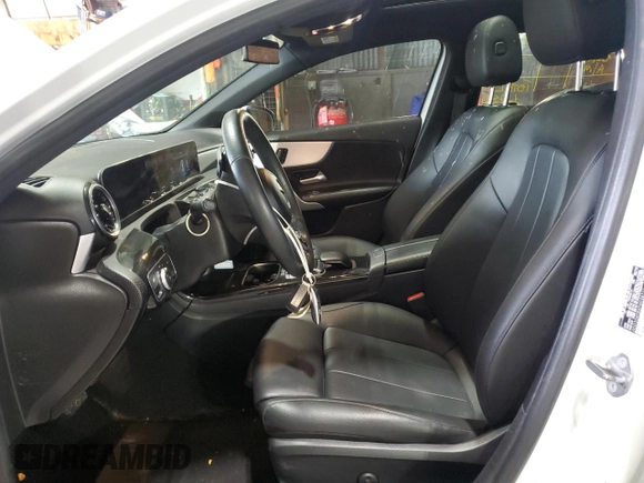 2019 Mercedes-Benz A 220 z VIN WDD3G4FBXKW028712, wystawiony jako Copart lot #59023105 z przebiegiem 95 881 mil mil oraz Szkoda całkowita • Salvage title. Historia ofert i sprzedaży dostępna na DreamBid. Obrazek 7.