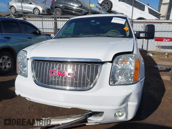 2014 GMC Yukon XL SLT with VIN 1GKS1KE00ER125405, listed as a IAAI auction lot 41609280 with 221,690 mi miles. Bid and sale history available at carsss.com. Image 12.