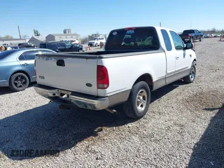 2001 Ford F-150 XL z VIN 1FTRX17L61NB26764, wystawiony jako IAAI lot #42049452 z przebiegiem 242 585 mil mil oraz . Historia ofert i sprzedaży dostępna na DreamBid. Obrazek 4.