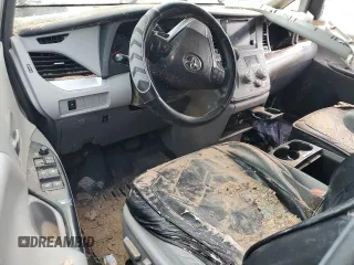 2017 Toyota Sienna LE Auto Access Seat с VIN 5TDKZ3DC5HS854768, выставлен на аукционе Copart как лот 56375655 с пробегом 107 198 миль миль и Списание • Salvage title. История ставок и продаж доступна на DreamBid. Изображение 8.