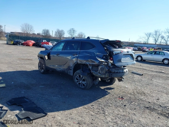 2023 Toyota Highlander Hybrid XLE with VIN 5TDKBRCH2PS600096, listed as a IAAI auction lot 41754676 with 35,469 mi miles. Bid and sale history available at carsss.com. Image 3.