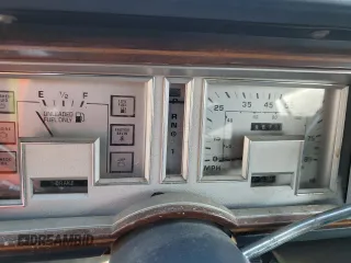 1988 Mercury Grand Marquis GS z VIN 2MEBM74F1JX664779, wystawiony jako Copart lot #76826594 z przebiegiem Nie podano mil oraz Szkody całkowita. Historia ofert i sprzedaży dostępna na DreamBid. Obrazek 9.