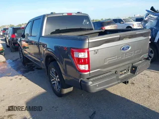 2023 Ford F-150 XL z VIN 1FTEW1CPXPKF85106, wystawiony jako IAAI lot #42818290 z przebiegiem 10 234 mil mil oraz . Historia ofert i sprzedaży dostępna na DreamBid. Obrazek 3.