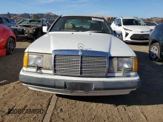 1990 Mercedes-Benz 300 with VIN WDBEA51D7LB092653, listed as a Copart auction lot 77023794 with 141,095 mi miles and Clean Title. Bid and sale history available at carsss.com. Image 5.