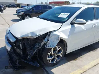 2020 Kia Forte LXS z VIN 3KPF24AD8LE151323, wystawiony jako IAAI lot #41769008 z przebiegiem 137 464 mil mil oraz . Historia ofert i sprzedaży dostępna na DreamBid. Obrazek 6.
