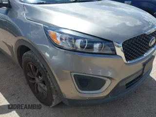 2016 Kia Sorento LX with VIN 5XYPG4A5XGG110456, listed as a IAAI auction lot 41960711 with 150,511 mi miles. Bid and sale history available at carsss.com. Image 6.