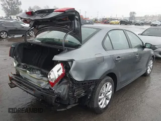 2011 Volkswagen Jetta Sedan SE PZEV with VIN 3VWDZ7AJ3BM332471, listed as a IAAI auction lot 41732964 with 168,920 mi miles. Bid and sale history available at carsss.com. Image 4.
