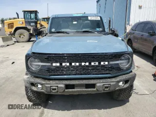 2023 Ford Bronco z VIN 1FMEE5DP0PLB83500, wystawiony jako Copart lot #54124945 z przebiegiem 42 661 mil mil oraz Szkoda całkowita • Salvage title. Historia ofert i sprzedaży dostępna na DreamBid. Obrazek 5.