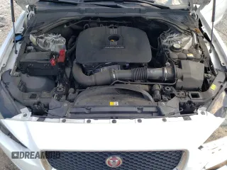 2017 Jaguar XE 25t z VIN SAJAR4BG1HA964691, wystawiony jako Copart lot #57151495 z przebiegiem 94 277 mil mil oraz Szkoda całkowita • Salvage title. Historia ofert i sprzedaży dostępna na DreamBid. Obrazek 11.