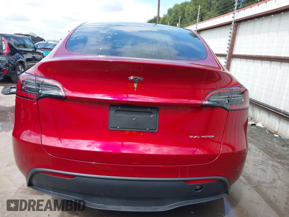 2024 Tesla Model Y Long Range with VIN 7SAYGDEE8RA283983, listed as a IAAI auction lot 39926362 with 1,999 mi miles. Bid and sale history available at carsss.com. Image 16.