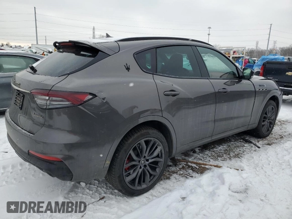 2022 Maserati Levante Modena S with VIN ZN661ZUM1NX407217, listed as a Copart auction lot 87682625 with 13,940 mi miles and Clean Title. Bid and sale history available at carsss.com. Image 3.