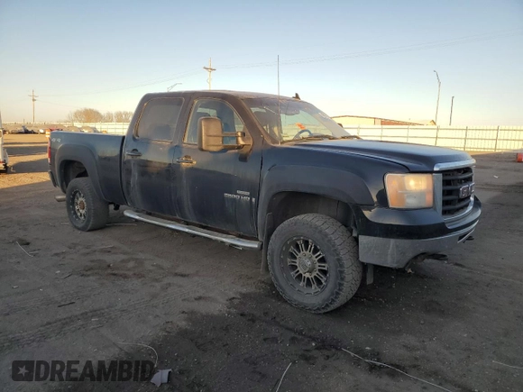 2009 GMC Sierra 2500HD SLT z VIN 1GTHK636X9F173647, wystawiony jako Copart lot #42983015 z przebiegiem 218 046 mil mil oraz Czysty tytuł • Clean title. Historia ofert i sprzedaży dostępna na DreamBid. Obrazek 4.