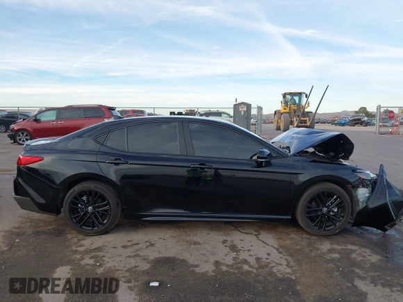 2025 Toyota Camry LE z VIN 4T1DAACK5SU523507, wystawiony jako IAAI lot #41389041 z przebiegiem 5 027 mil mil oraz . Historia ofert i sprzedaży dostępna na DreamBid. Obrazek 13.