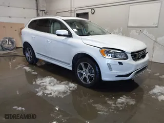2014 Volvo XC60 3.0L R-Design Premier Plus with VIN YV4902DZ4E2520917, listed as a IAAI auction lot 41563731 with 206,817 mi miles. Bid and sale history available at carsss.com. Image 1.