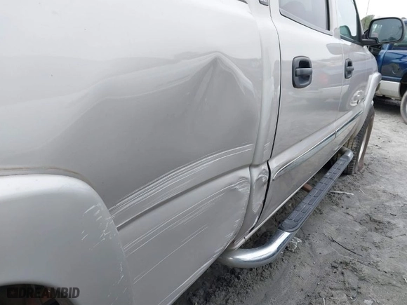 2007 GMC Sierra 2500HD SLE with VIN 1GTHK23U07F124297, listed as a IAAI auction lot 41387846 with 207,448 mi miles. Bid and sale history available at carsss.com. Image 20.