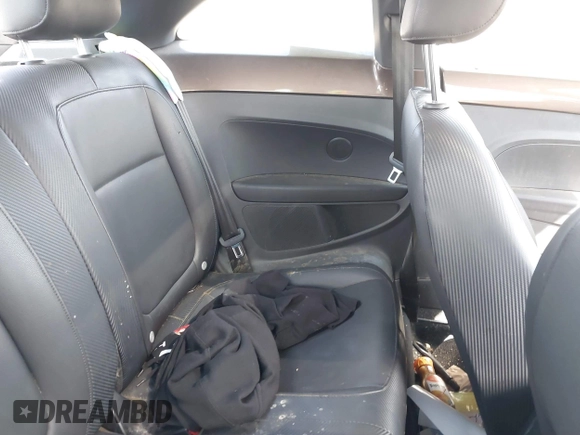 2013 Volkswagen Beetle 2.5L с VIN 3VWJP7AT1DM601306, выставлен на аукционе IAAI как лот 41846490 с пробегом 117 082 миль миль и . История ставок и продаж доступна на DreamBid. Изображение 8.