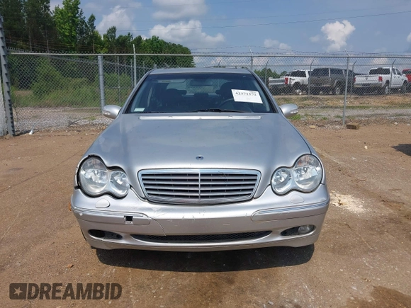 2003 Mercedes-Benz C 320 z VIN WDBRF64J73F341438, wystawiony jako IAAI lot #42371572 z przebiegiem 228 061 mil mil oraz . Historia ofert i sprzedaży dostępna na DreamBid. Obrazek 13.