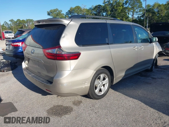 2017 Toyota Sienna LE Auto Access Seat with VIN 5TDKZ3DC5HS786195, listed as a IAAI auction lot 41829226 with 138,047 mi miles. Bid and sale history available at carsss.com. Image 4.