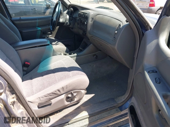 2000 Ford Explorer XLT с VIN 1FMZU73E7YZC06429, выставлен на аукционе IAAI как лот 42453497 с пробегом 15 567 миль миль и . История ставок и продаж доступна на DreamBid. Изображение 5.