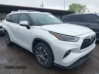 2022 Toyota Highlander XLE with VIN 5TDGZRBH3NS571871, listed as a IAAI auction lot 42186204 with 77,237 mi miles and . Bid and sale history available at DreamBid. Image 1.