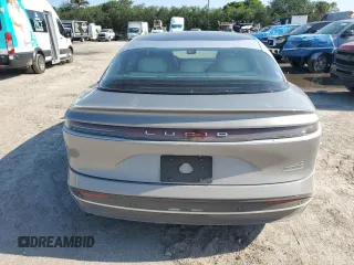 2023 Lucid Air Grand Touring z VIN 50EA1GBA4PA004875, wystawiony jako Copart lot #56100425 z przebiegiem 8176 mil mil oraz Szkody całkowita. Historia ofert i sprzedaży dostępna na DreamBid. Obrazek 6.