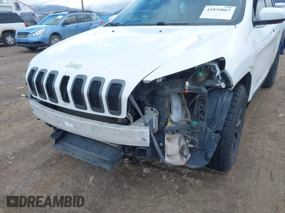 2017 Jeep Cherokee Latitude with VIN 1C4PJMCS7HW588228, listed as a IAAI auction lot 41839067 with 212,876 mi miles. Bid and sale history available at carsss.com. Image 6.