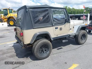 1995 Jeep Wrangler S z VIN 1J4FY19P7SP242989, wystawiony jako IAAI lot #42241996 z przebiegiem 203 520 mil mil oraz . Historia ofert i sprzedaży dostępna na DreamBid. Obrazek 4.
