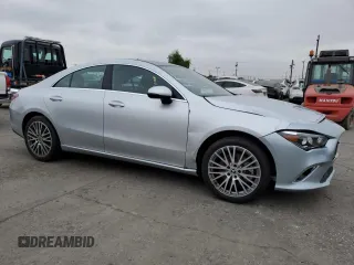2023 Mercedes-Benz CLA 250 z VIN W1K5J4GB7PN386050, wystawiony jako Copart lot #58866305 z przebiegiem 14 883 mil mil oraz Szkoda całkowita • Salvage title. Historia ofert i sprzedaży dostępna na DreamBid. Obrazek 4.