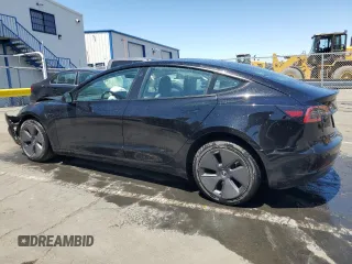 2023 Tesla Model 3 z VIN 5YJ3E1EA6PF453959, wystawiony jako Copart lot #61441935 z przebiegiem 105 343 mil mil oraz Szkoda całkowita • Salvage title. Historia ofert i sprzedaży dostępna na DreamBid. Obrazek 2.