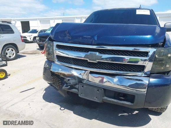 2008 Chevrolet Silverado 1500 LT w/1LT with VIN 2GCEK13C181173196, listed as a IAAI auction lot 41954657 with 212,388 mi miles. Bid and sale history available at carsss.com. Image 12.