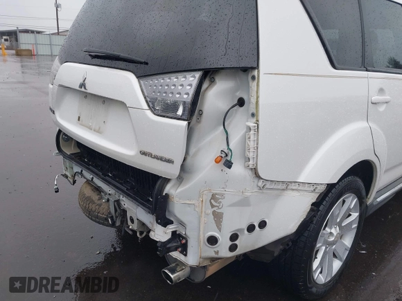 2011 Mitsubishi Outlander SE z VIN JA4AS3AW3BU019148, wystawiony jako IAAI lot #41851004 z przebiegiem 88 989 mil mil oraz . Historia ofert i sprzedaży dostępna na DreamBid. Obrazek 6.