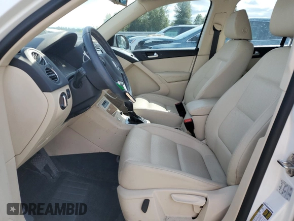 2017 Volkswagen Tiguan S z VIN WVGBV7AX4HK023629, wystawiony jako Copart lot #58272925 z przebiegiem 56 429 mil mil oraz Szkoda całkowita • Salvage title. Historia ofert i sprzedaży dostępna na DreamBid. Obrazek 7.