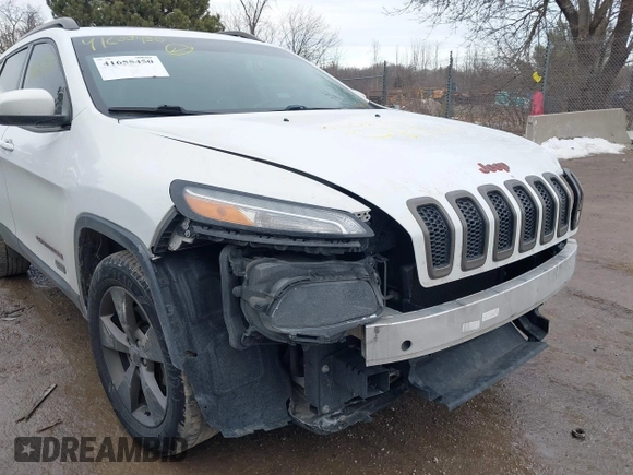 2016 Jeep Cherokee Latitude with VIN 1C4PJMCB7GW268714, listed as a IAAI auction lot 41655450 with 180,603 mi miles. Bid and sale history available at carsss.com. Image 19.