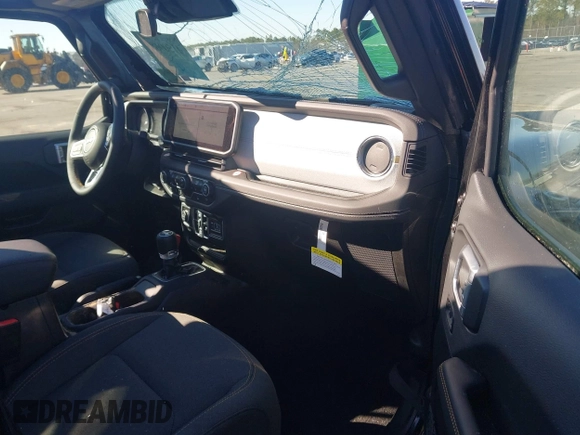2025 Jeep Wrangler Sahara with VIN 1C4PJXEN1SW526548, listed as a IAAI auction lot 41509683 with 1,562 mi miles and . Bid and sale history available at DreamBid. Image 5.