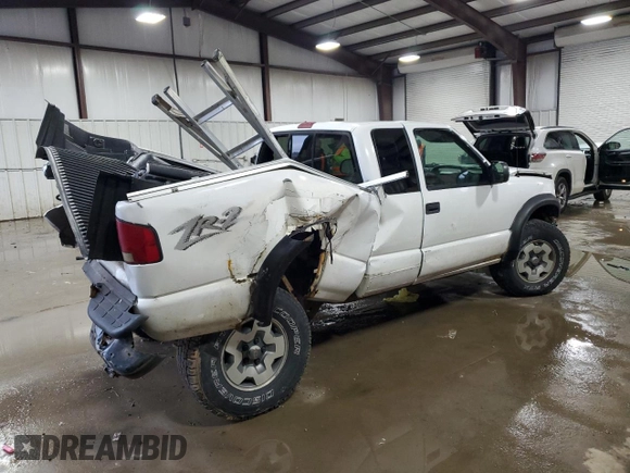 2002 Chevrolet S-10 LS with VIN 1GCCT19W028170655, listed as a Copart auction lot 86591574 with 127,909 mi miles and Salvage Title. Bid and sale history available at carsss.com. Image 3.