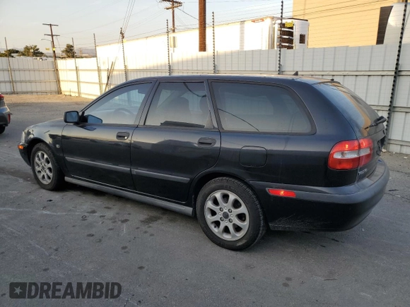 2001 Volvo V40 z VIN YV1VW29551F747214, wystawiony jako Copart lot #44844735 z przebiegiem 183 144 mil mil oraz Czysty tytuł • Clean title. Historia ofert i sprzedaży dostępna na DreamBid. Obrazek 2.